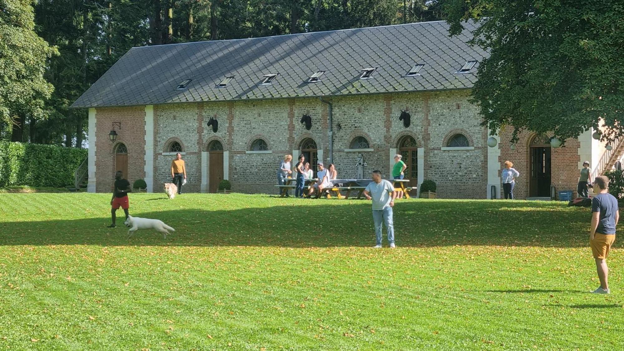 Les Ecuries Du Chateau De Brumare Brestot 外观 照片